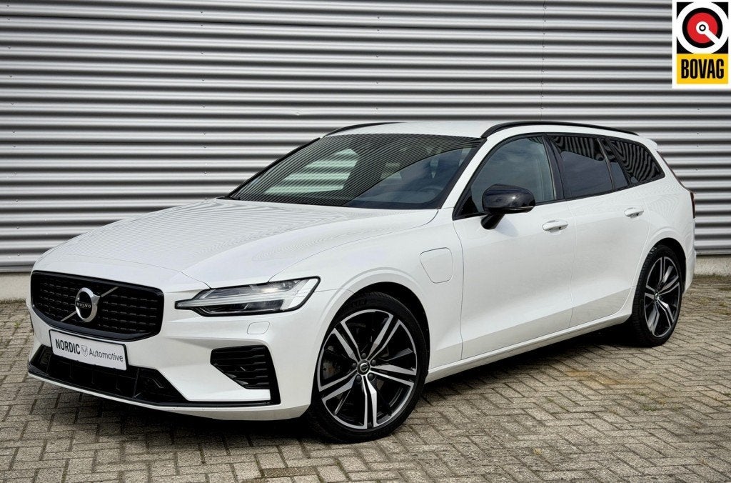 Volvo V60 2.0 T6 R-LINE RECHARGE AWD TREKHAAK HARMAN KARDON, Automaat, Gebruikt, Euro 6, Wit