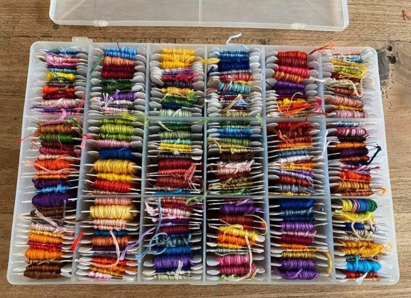 Doos bomvol splitzijde, Ophalen, Nieuw, Handborduren, Borduurgaren of Zijde
