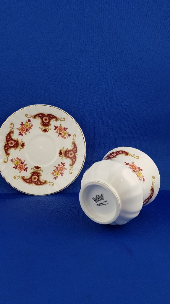 Fine bone china porselein kop en schotel rood motief (1) 6A2, Tweedehands verkoop, Tweedehands verkoop, Gebruikt, Ophalen of Verzenden