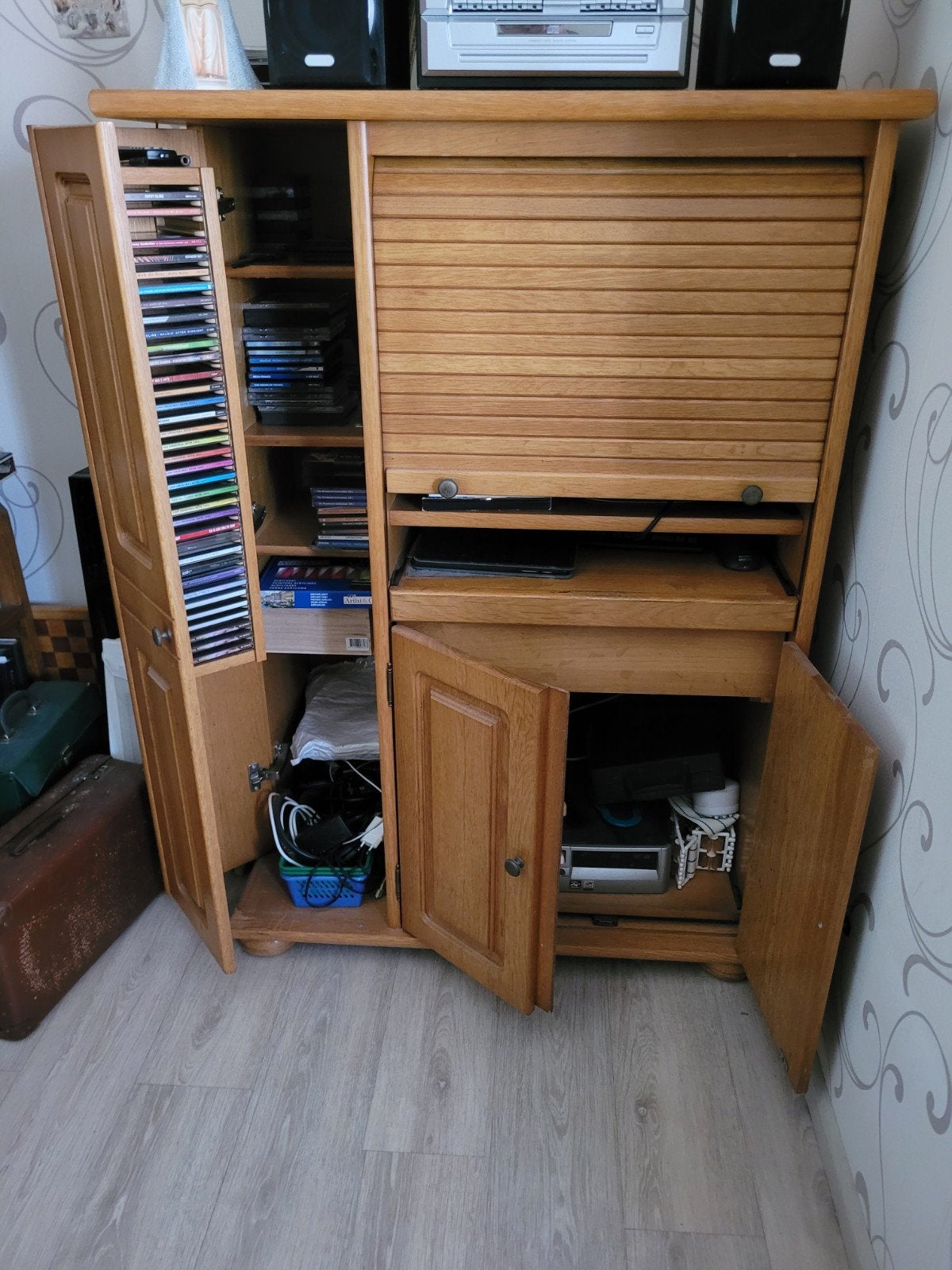 Houten meubel met roldeur en opbergruimte, Ophalen, Gebruikt