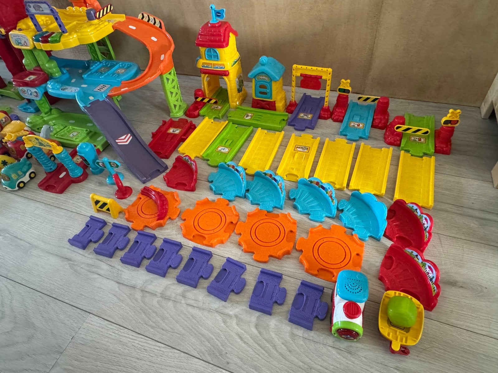 Vtech Toet Toet Auto: garage, brandweer, trein en meer, Ophalen of Verzenden, Gebruikt, 2 tot 4 jaar