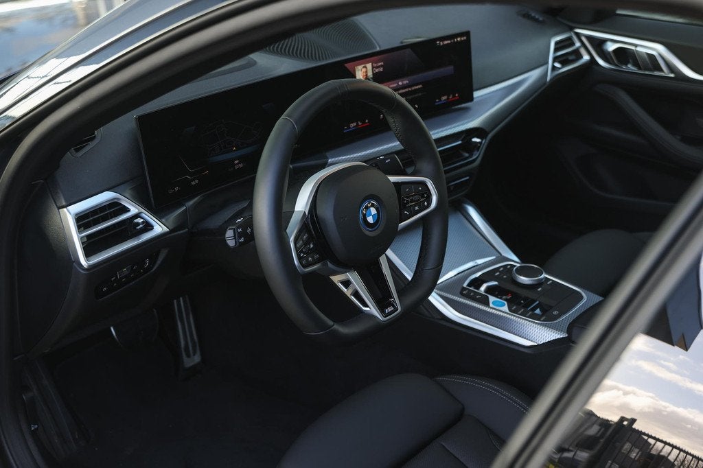 BMW i4 eDrive35 M Sport / Schuif-kanteldak / Adaptieve LED /, Auto's, BMW, Achterwielaandrijving, Zwart, Met garantie (alle), 435 min
