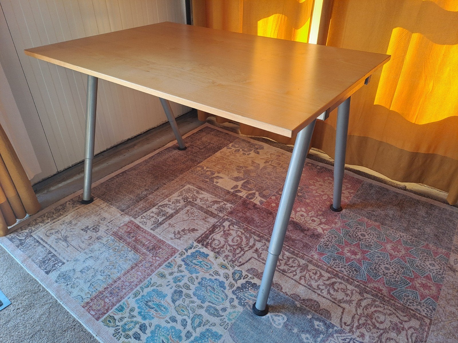 Bureau  / Tafel IKEA 120x80 in hoogte verstelbaar, Huis en Inrichting, Ophalen, In hoogte verstelbaar