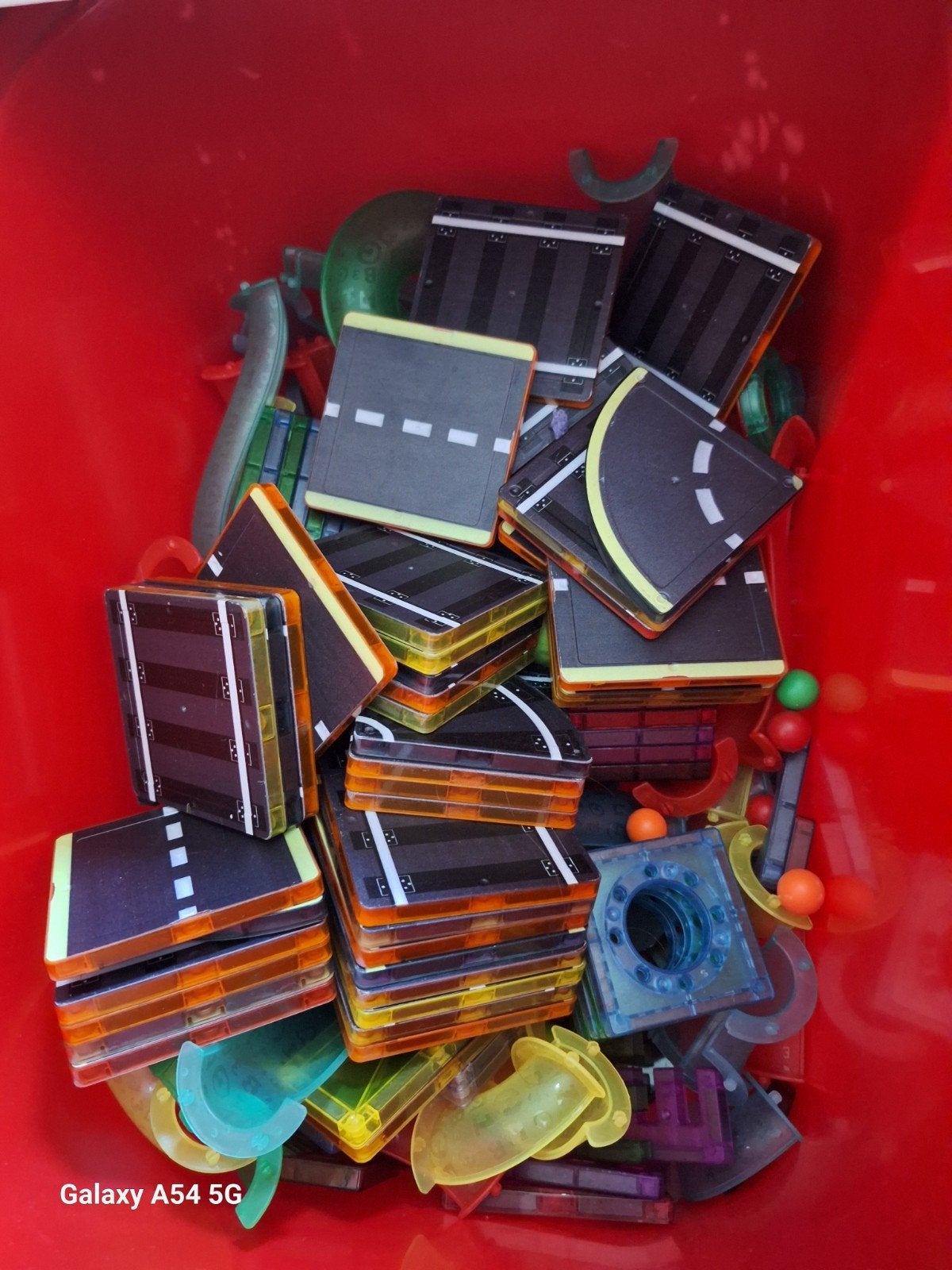Magnetische bouwblokken met wegdelen en knikkerbaan, Ophalen, Gebruikt, Overige merken