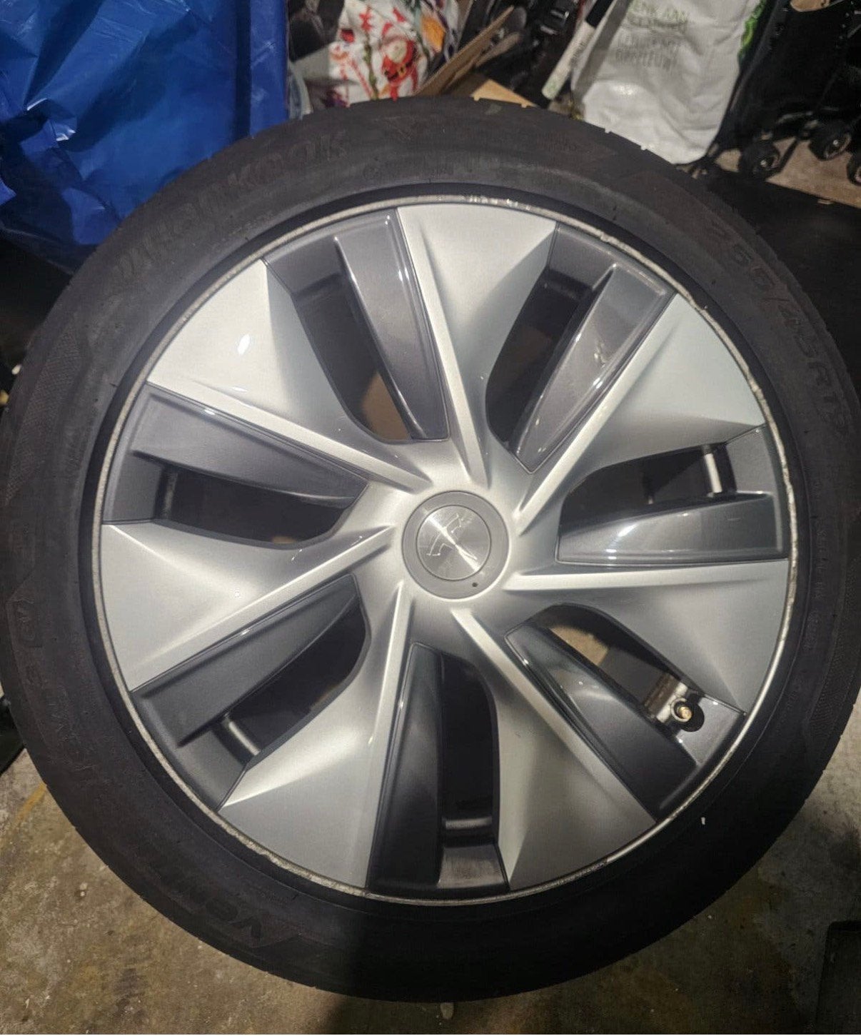 Tesla Model Y 19 inch velg met band 255/45 R19 – gebruikt, Auto-onderdelen, 19 inch, Gebruikt, 255 mm, Hankook