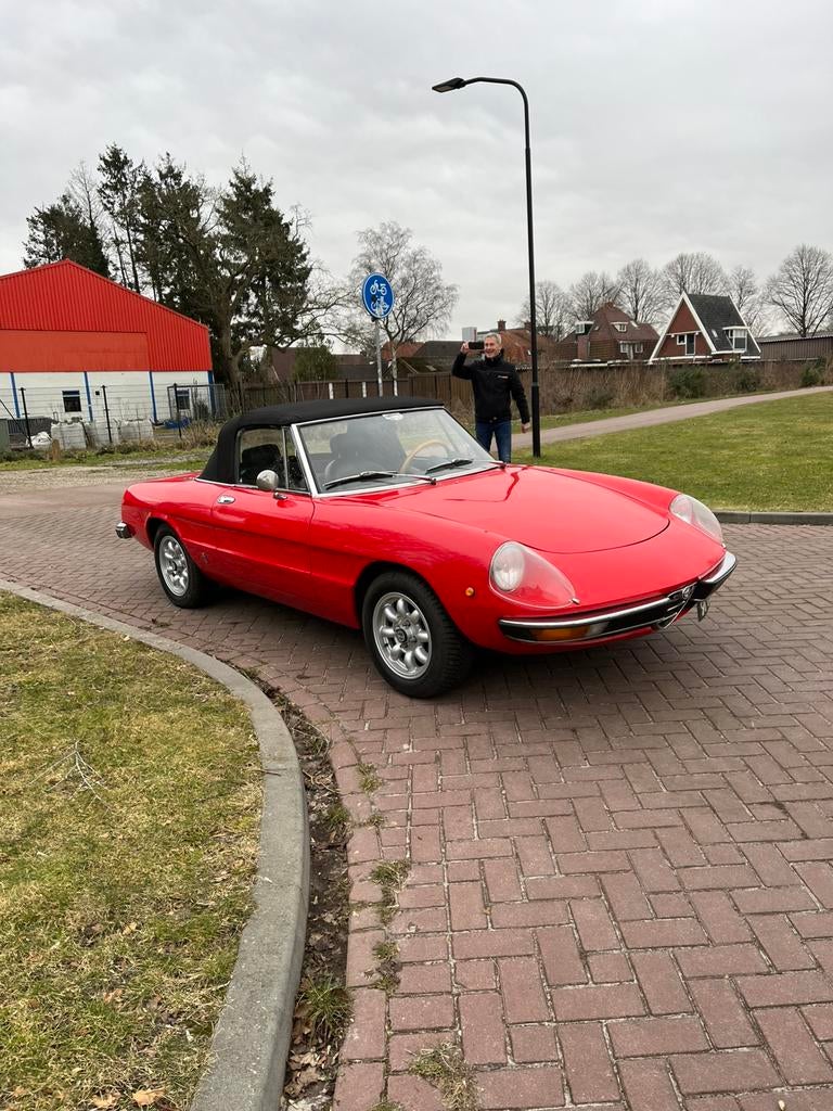Rijden zoals het bedoeld is, puur en ongefilterd”, Contacten en Berichten