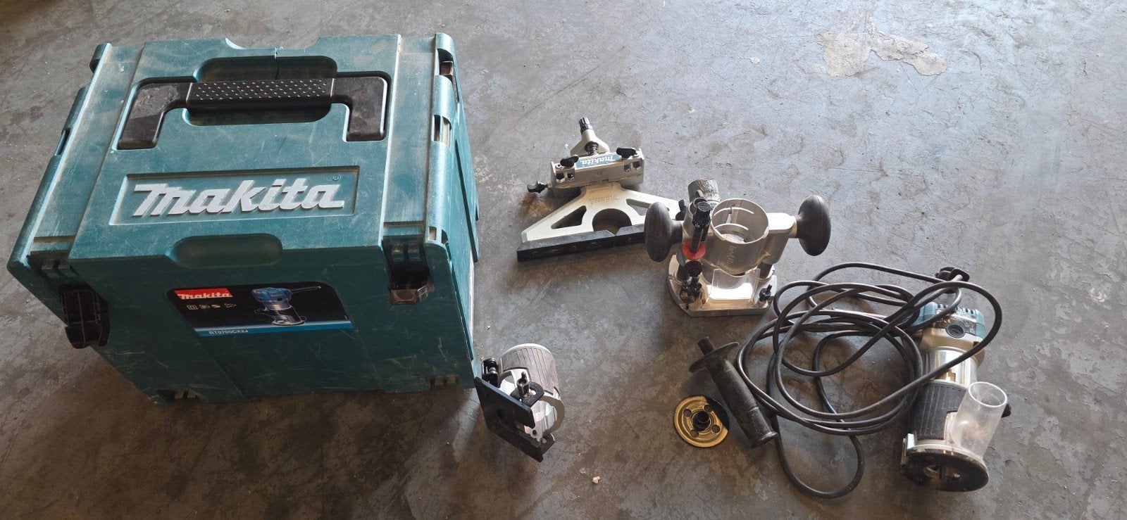 Makita bovenfrees met accessoires en koffer, Gebruikt, Ophalen of Verzenden, Elektrisch, Makita
