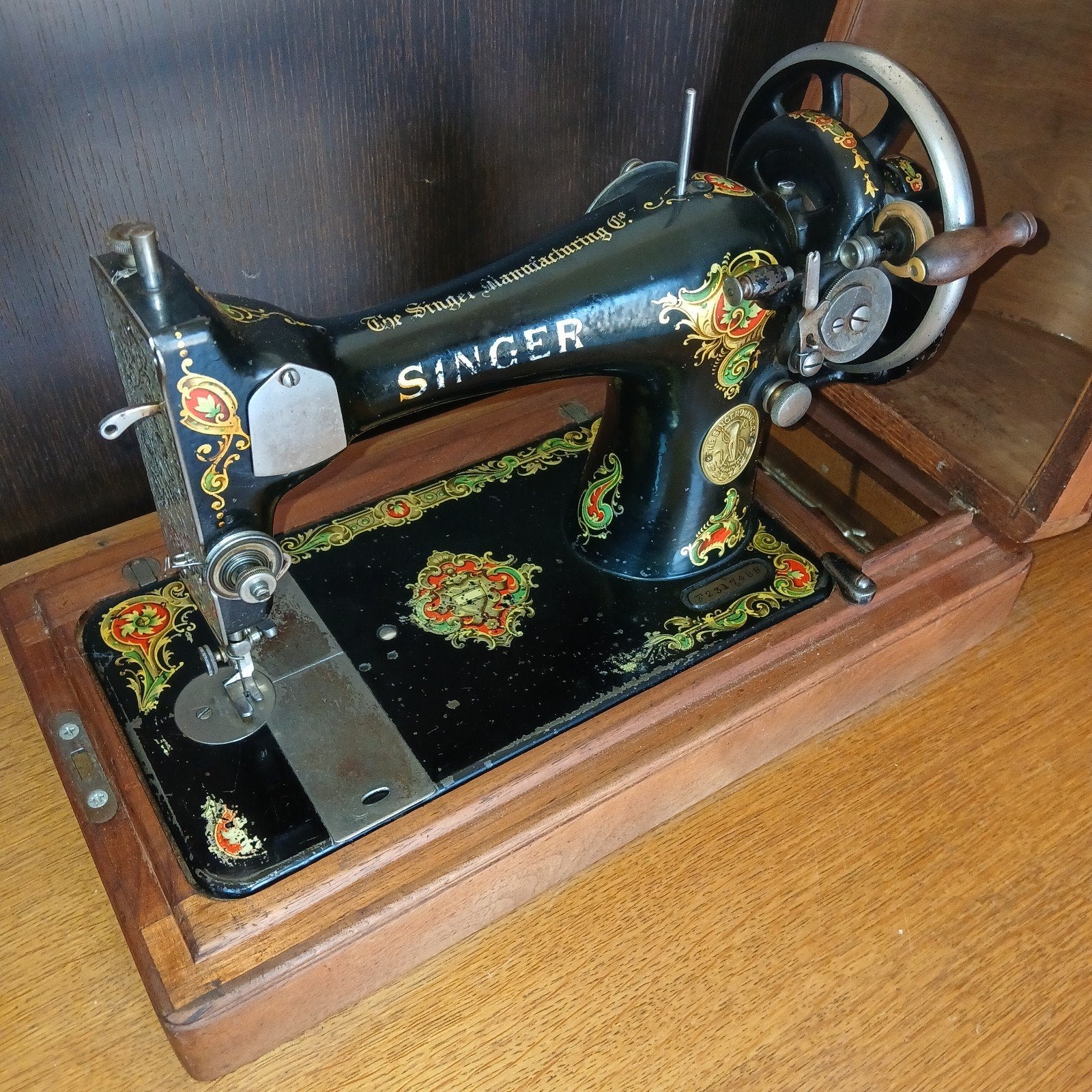 Antieke Singer Naaimachine met Houten Kap, Ophalen