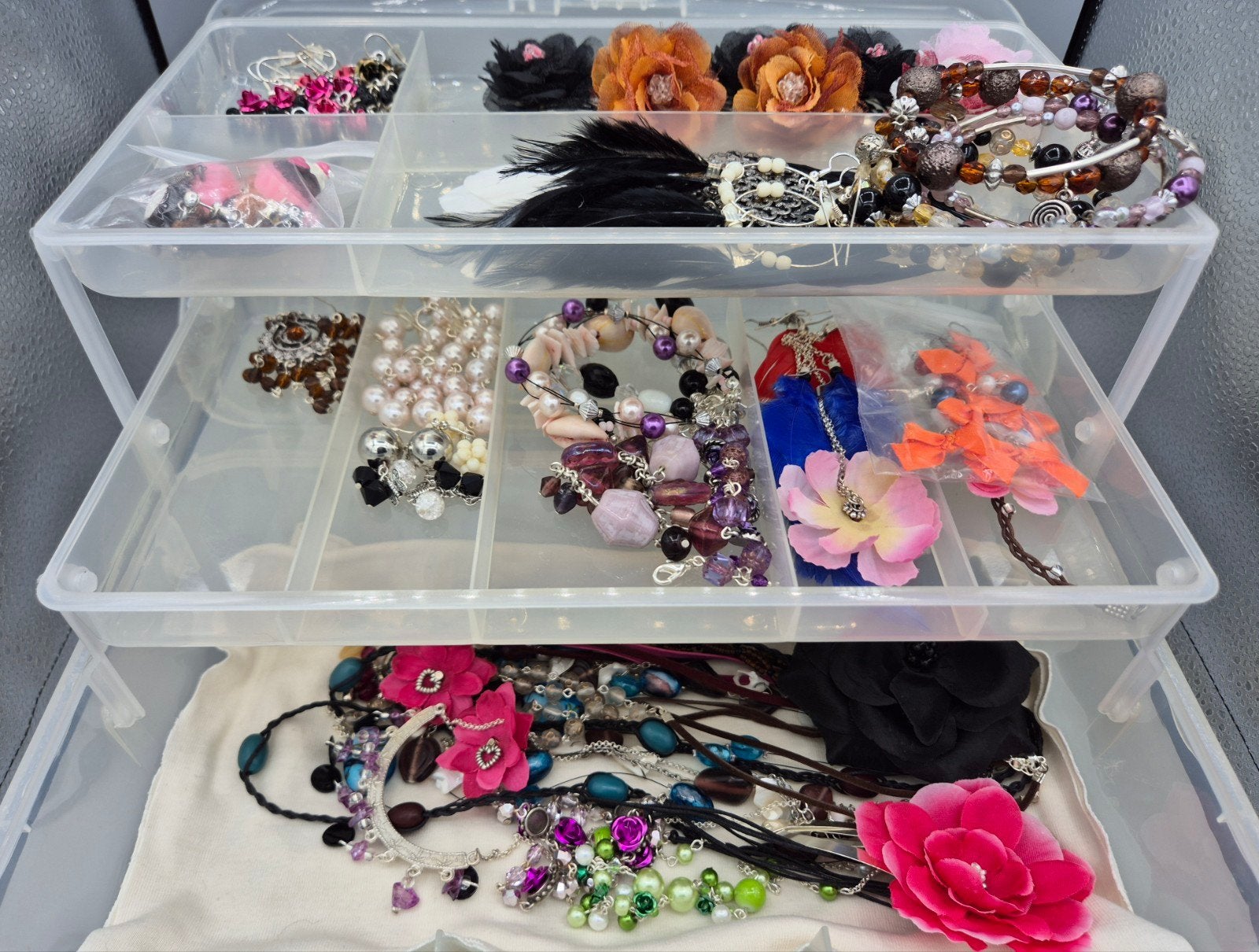 Partij sieraden, kettingen, armbanden, oorbellen, haarclips, Ophalen of Verzenden, Nieuw, Overige kleuren, Overige materialen