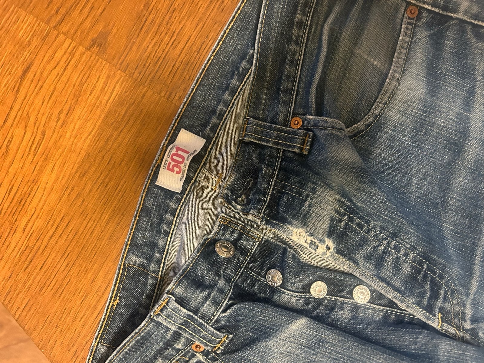 Levi's 501 spijkerbroek - Gedragen, Ophalen of Verzenden, Gedragen, Blauw, W32 (confectie 46) of kleiner