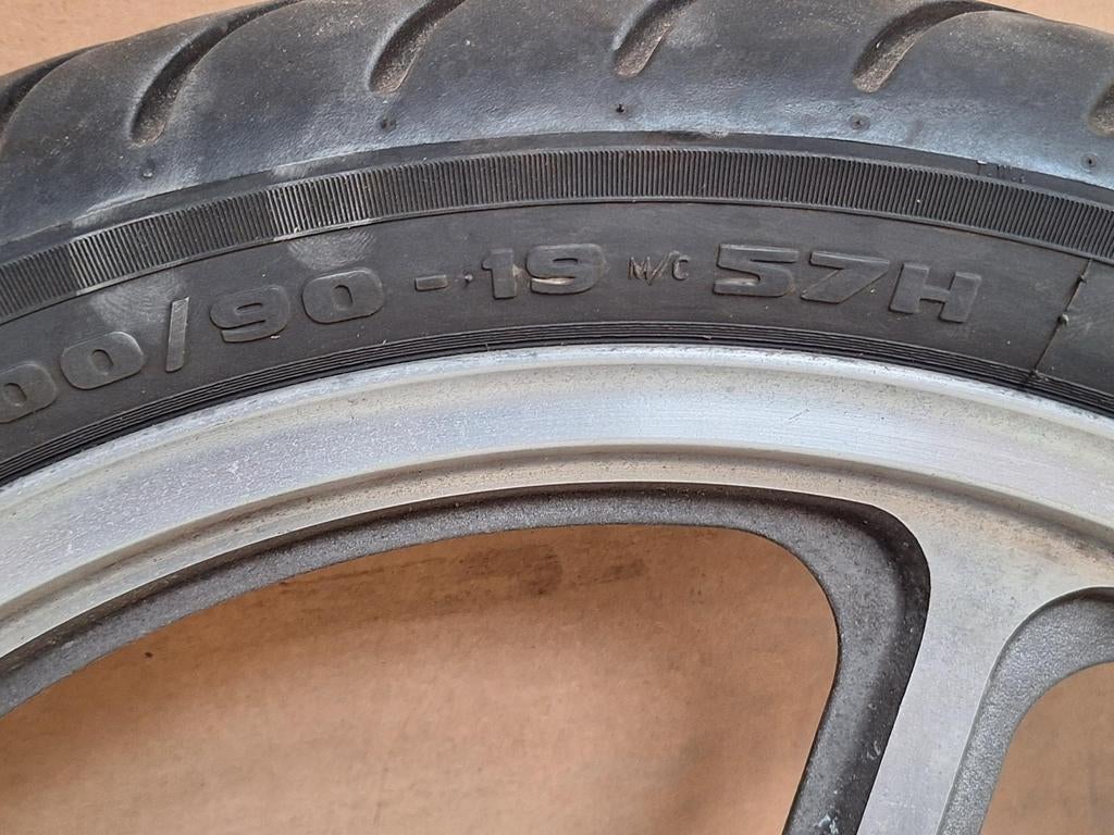 Honda magna  voorwiel met band 100/90-19 57H, Ophalen of Verzenden, Gebruikt