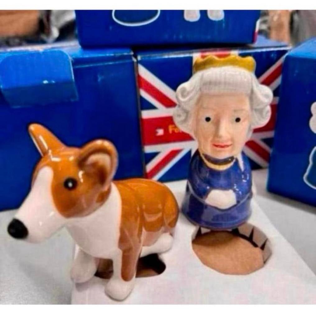 Queen Elizabeth & Corgi Peper + Zout stel set Salt & Pepper, Verzamelen, Nieuw, Ophalen of Verzenden, Servies, H