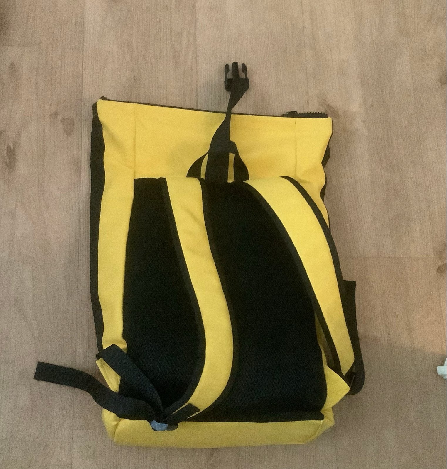 Mooie gele rugzak met handige zijvakken, Gebruikt, 25 tot 40 cm, Ophalen, Overige merken