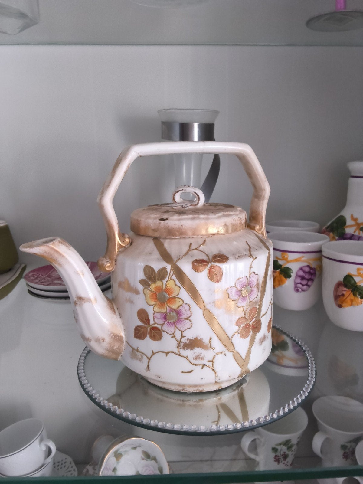 Antieke theepot met bloemmotief en gouden accenten, Antiek en Kunst, Ophalen of Verzenden