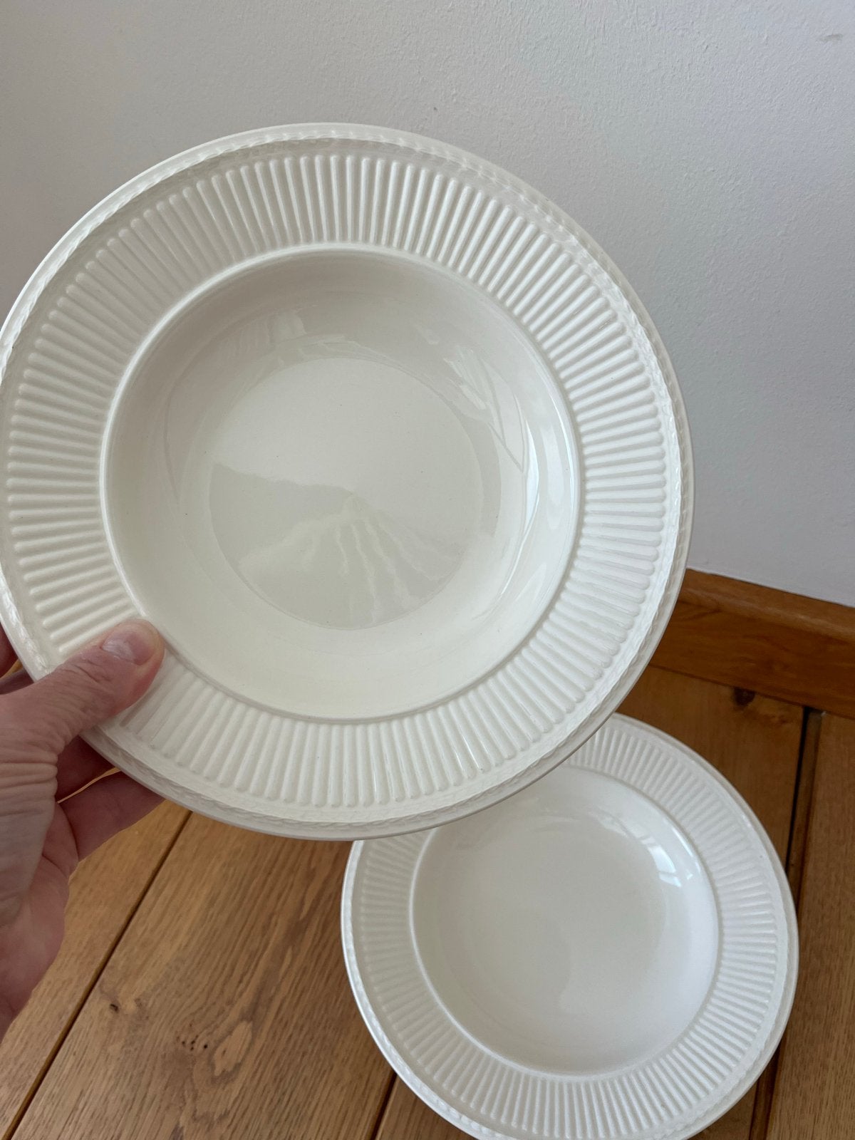 Wedgwood Edme 2 diepe borden, Huis en Inrichting, Ophalen, Klassiek, Zo goed als nieuw, Bord(en)