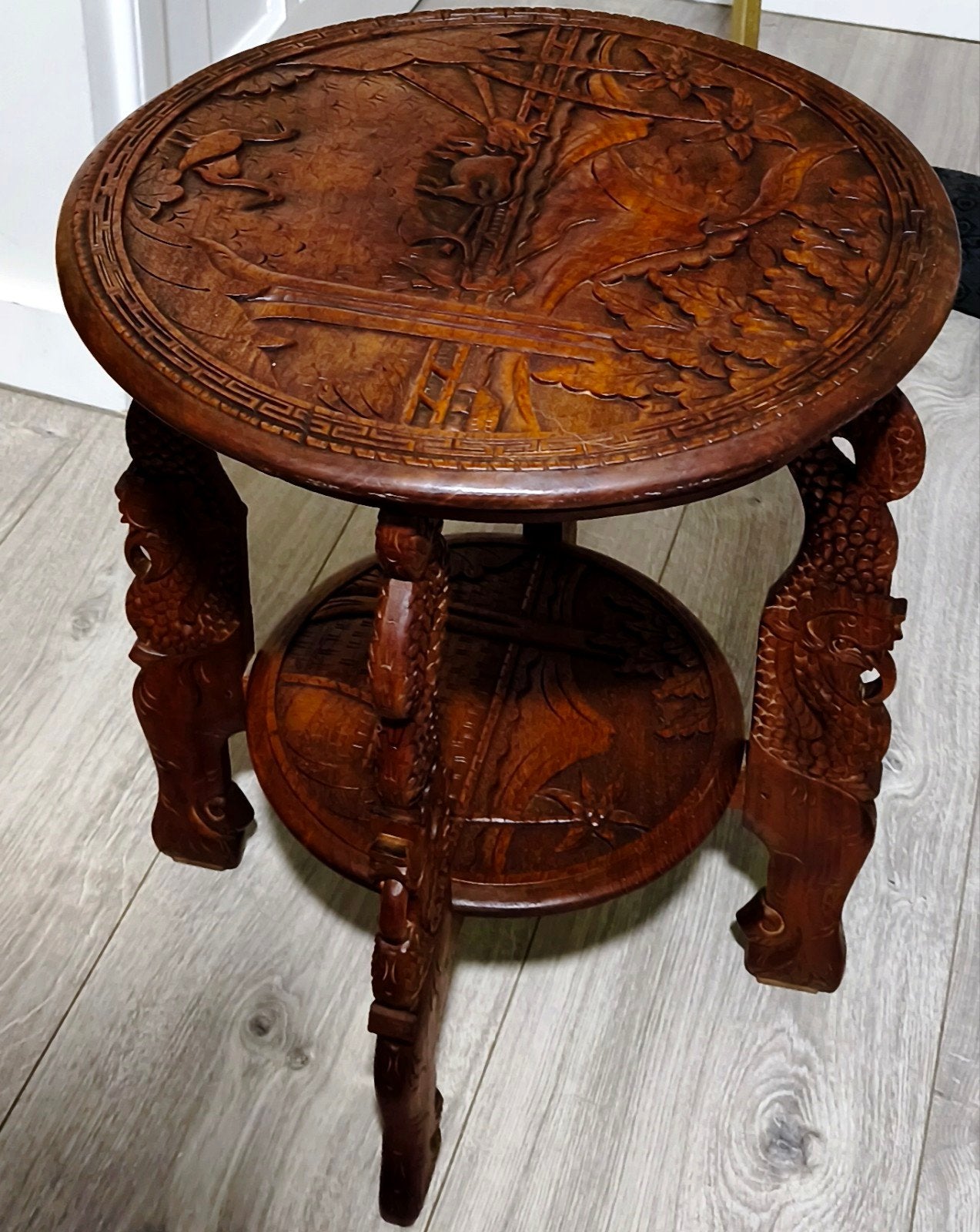Prachtige handgegraveerde antieke Balinese houten sidetable, Antiek en Kunst, Ophalen