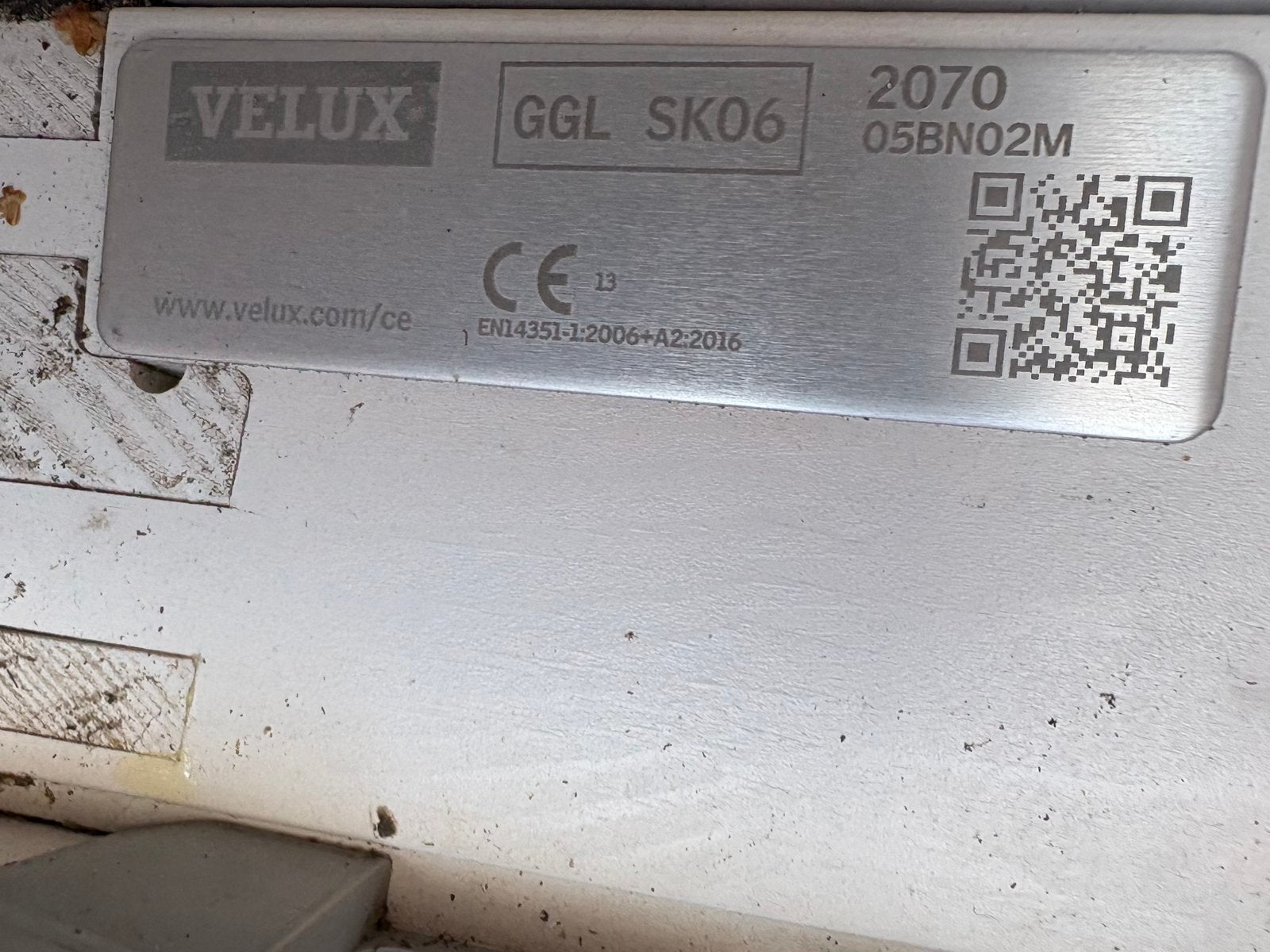 2x velux GGL SK06 Dakraam 114x118 kunststof + gootstukken, Doe-het-zelf en Verbouw, Glas en Ramen, Ophalen, 80 tot 120 cm, Dakraam