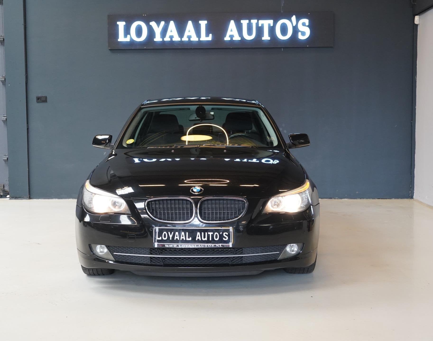 BMW 5-serie 520i Business Line Edition I | AUT | NAVI | CRUI, Auto's, Automaat, Achterwielaandrijving, 4 cilinders, Zwart