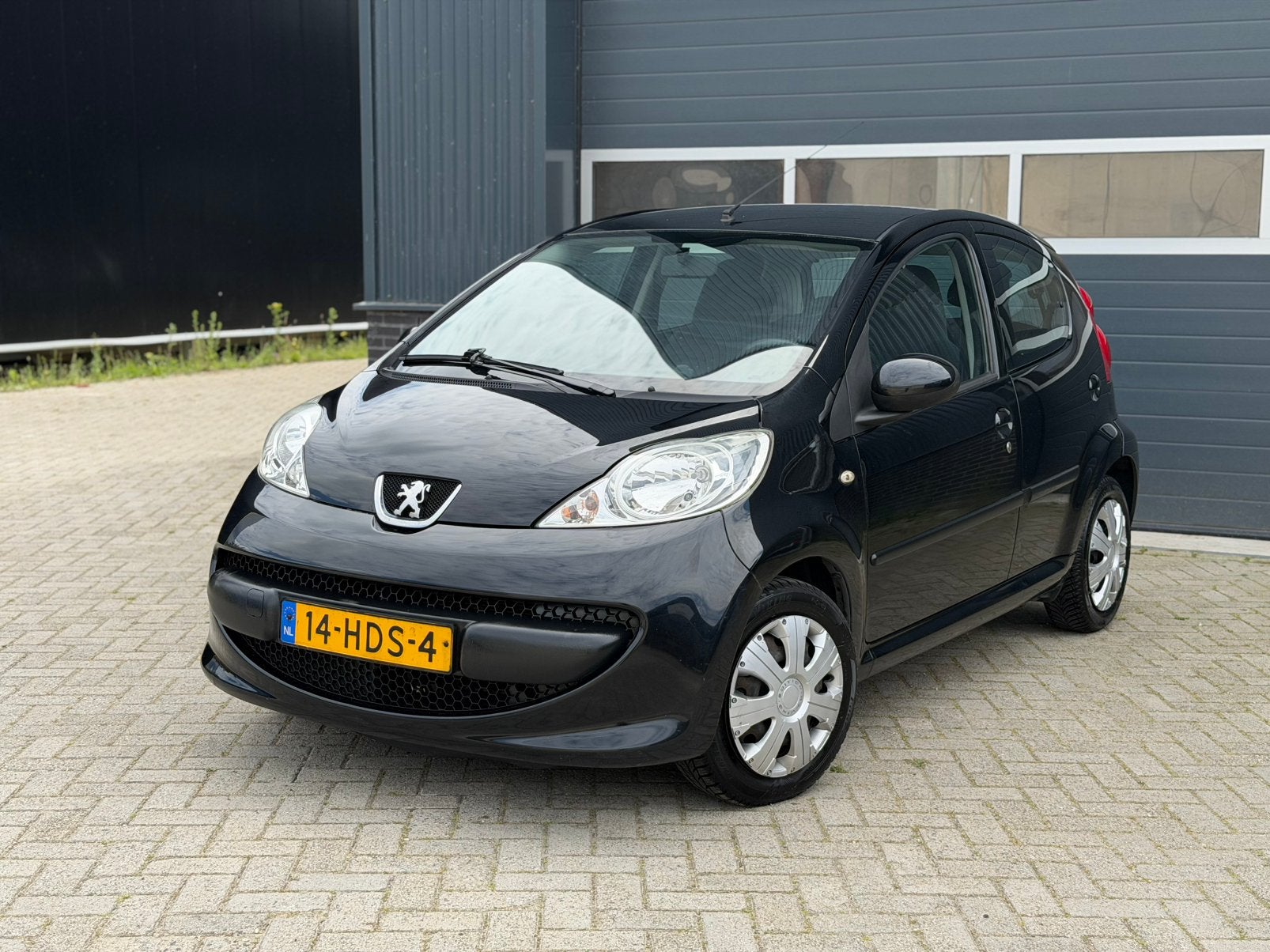 Peugeot 107 1.0 12V 5DR Nieuwe Apk Airco nap Elek Ramen, Auto's, Voorwielaandrijving, 4 stoelen, Origineel Nederlands, Bedrijf