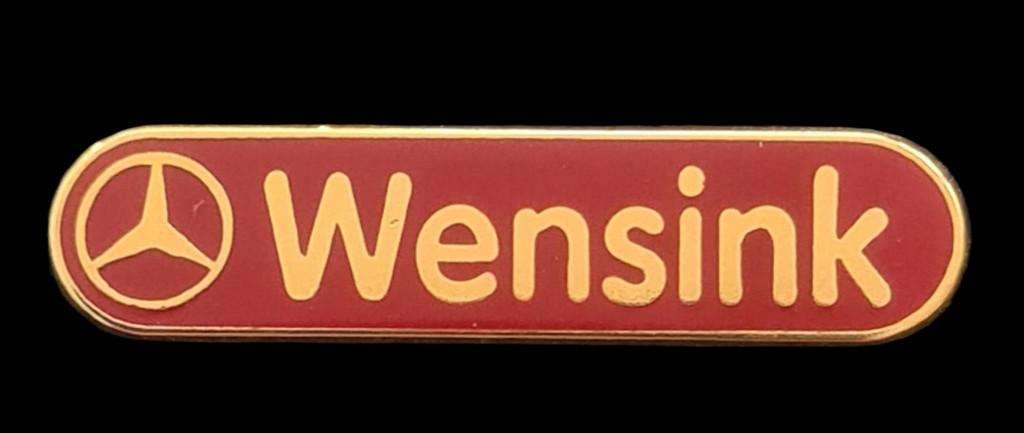 Mercedes- Wensink dealer pin- d. rood emaille, Verzamelen, Speldjes, Pins en Buttons, Verzenden, Nieuw, Transport, Speldje of Pin