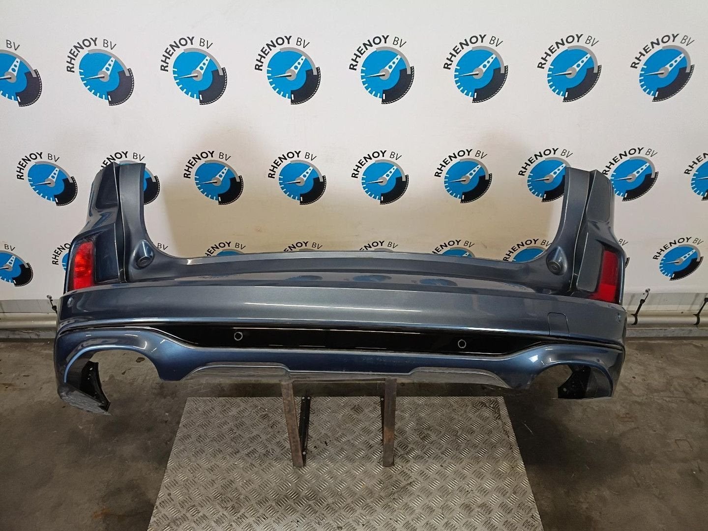 FORD KUGA ST-LINE 4WD OUD MODEL BUMPER ACHTER 2024, Gebruikt, Ophalen of Verzenden, Achter, Bumper