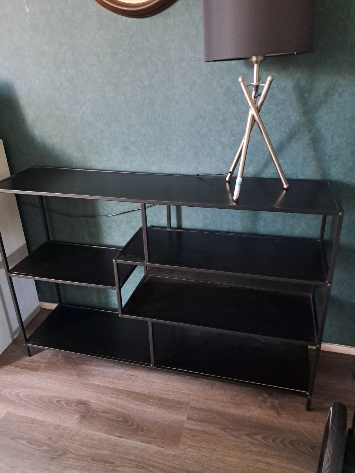 Zwart metalen rek met planken, Ophalen, Met plank(en), Gebruikt, 100 tot 150 cm
