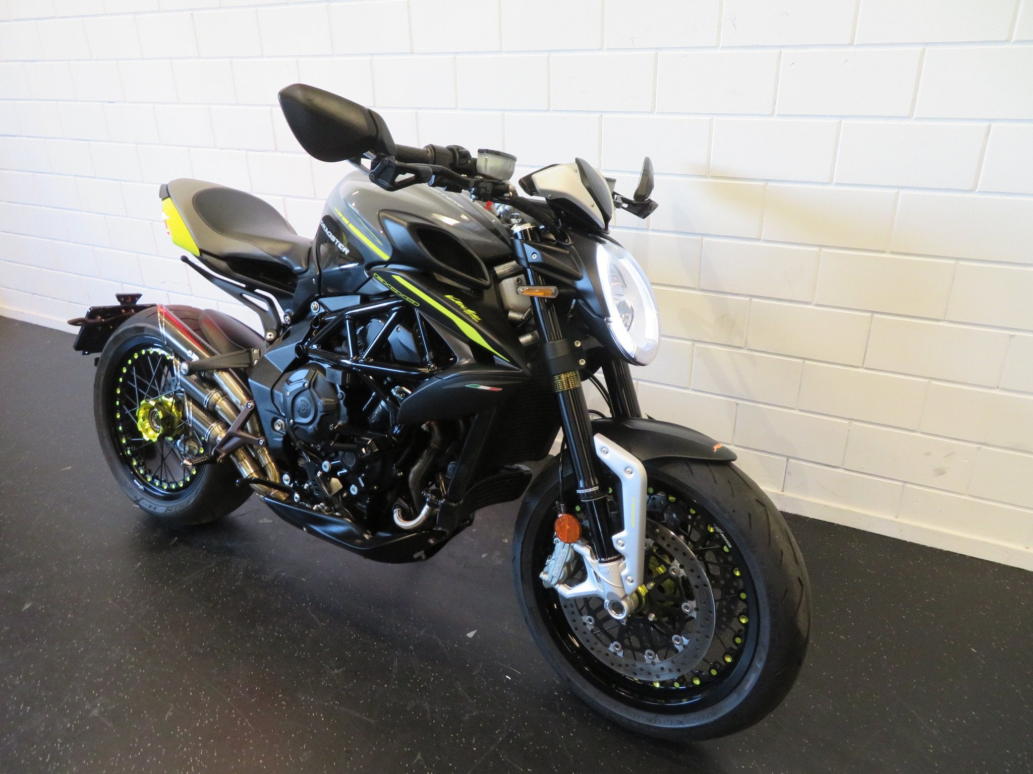 MV Agusta Dragster 800 RR NIEUWSTAAT!, Motoren, Motoren | MV Agusta, Bedrijf, 800 cc, Naked bike