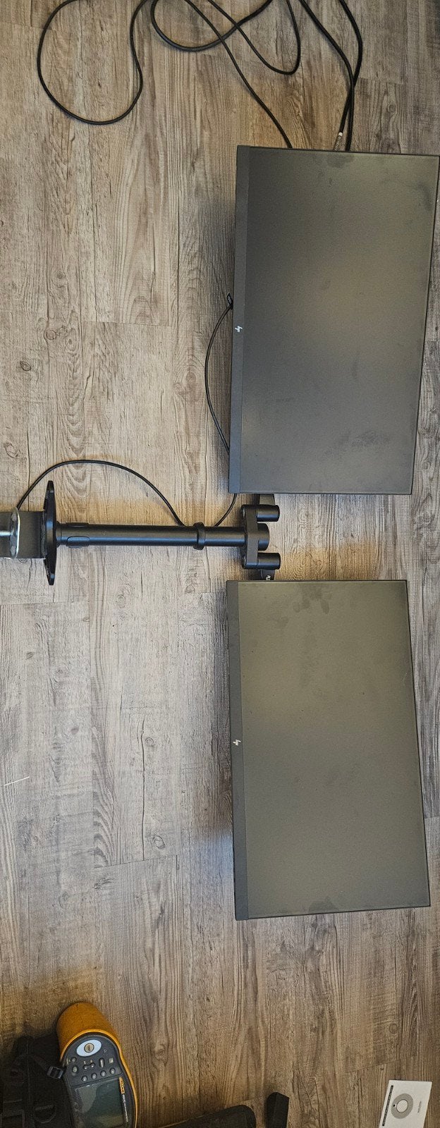 Dubbele 24" Monitor Set met Steun - PC & Netwerk Aansluiting, Computers en Software, Monitoren, Ophalen, Gebruikt, In hoogte verstelbaar
