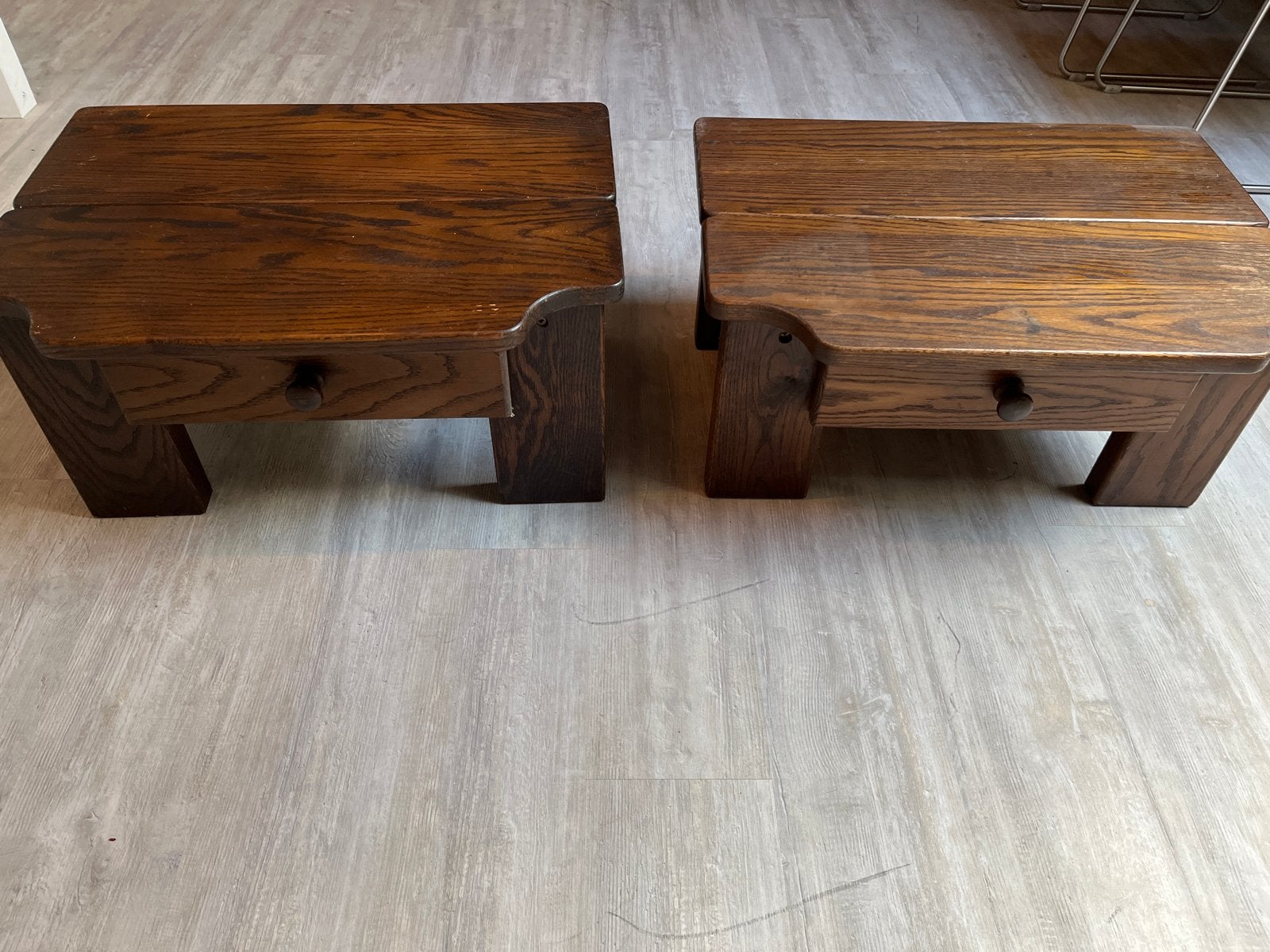 Twee massief houten nachtkastjes met lade, Ophalen, Gebruikt, 45 tot 65 cm, Minder dan 55 cm