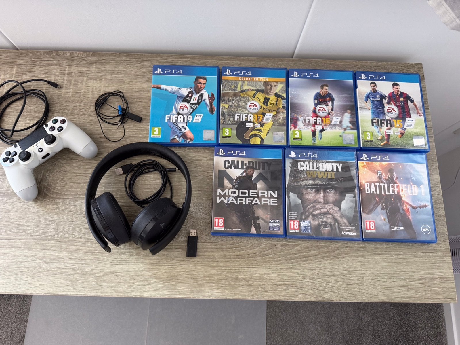 Playstation 4 controller met spellen en koptelefoon, Ophalen, Zo goed als nieuw, Met 1 controller, Original