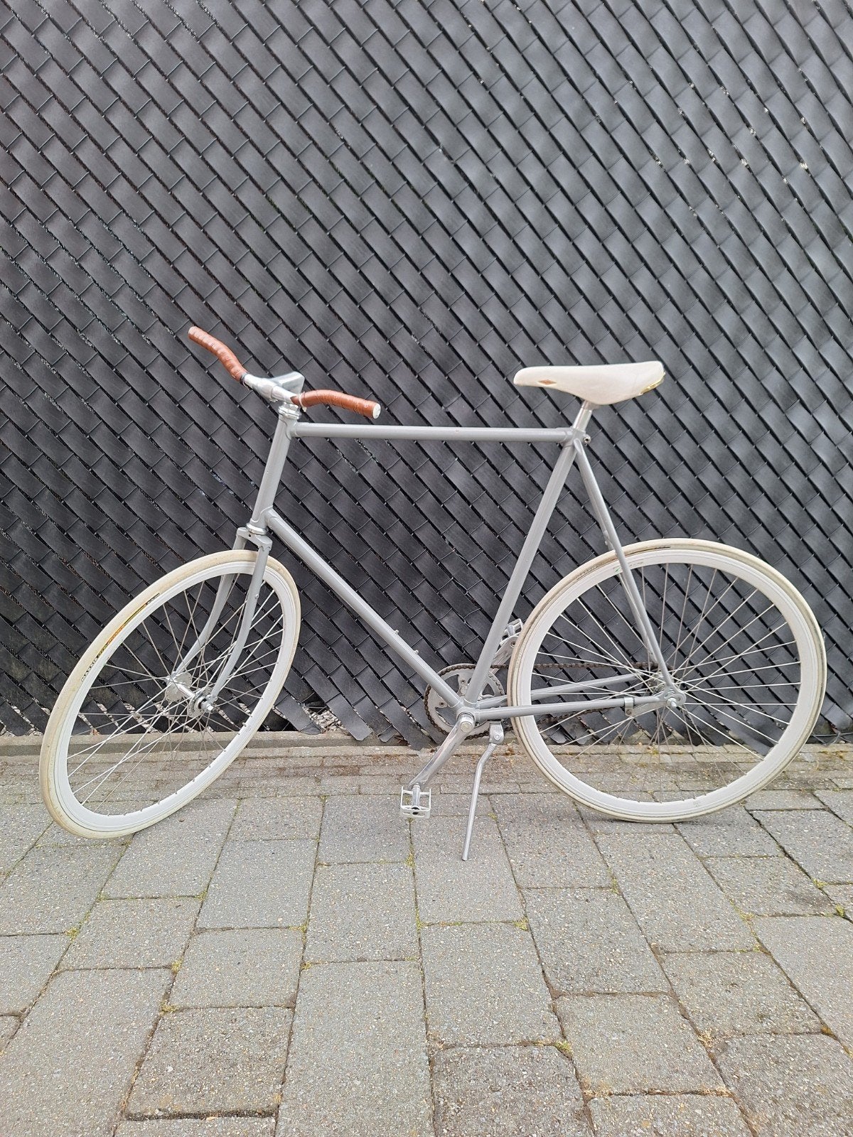 Stijlvolle Fixie Fiets - Grijs met Witte Banden singlespeed, Fietsen en Brommers, Fietsen | Heren | Herenfietsen, Gebruikt, Overige merken