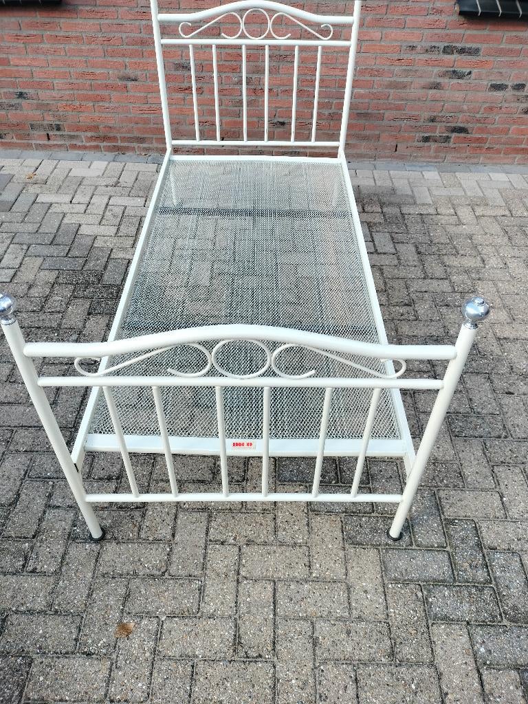 1 persoons bed 90x200, Kinderen en Baby's, Ophalen, 85 tot 100 cm, Zo goed als nieuw, Matras