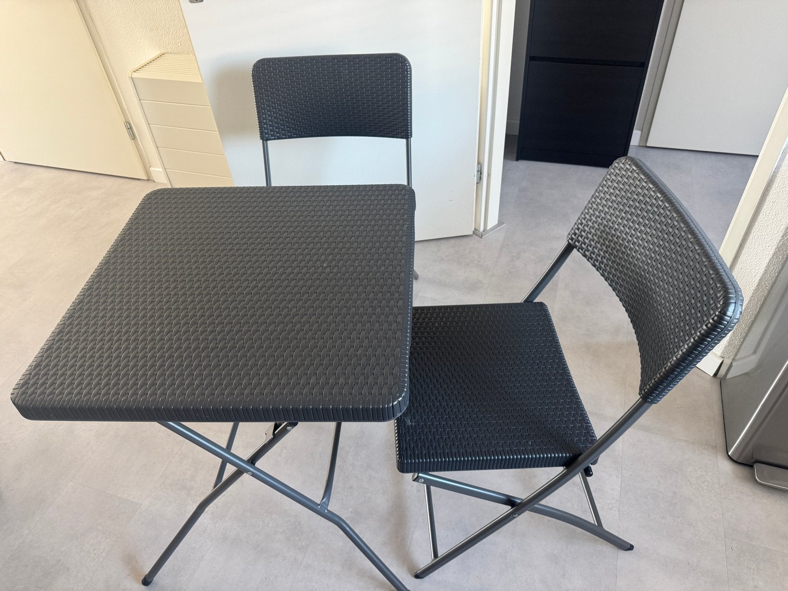 Tuintafelset nieuw zwarte klaptafel met twee stoelen tuinset, Tuin en Terras, Tuinsets en Loungesets, Ophalen of Verzenden, Nieuw