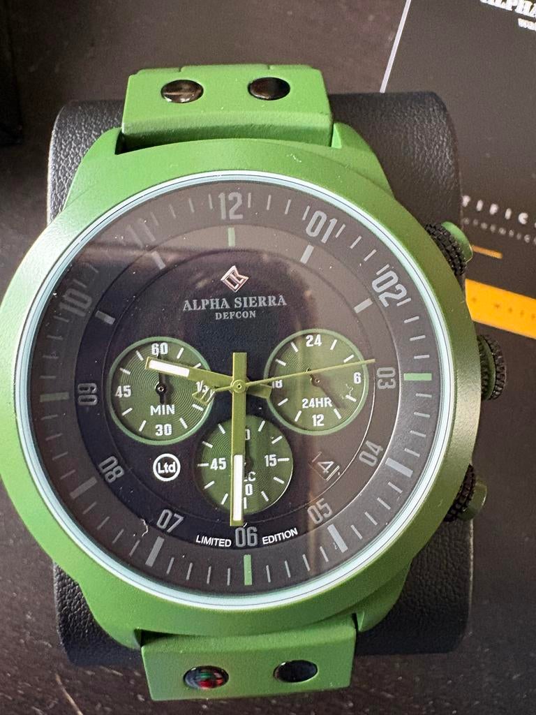 Nieuw Alpha Sierra Defcon Limited Edition Horloge - Groen, Sieraden, Tassen en Uiterlijk, Horloges | Heren, Overige merken, Staal
