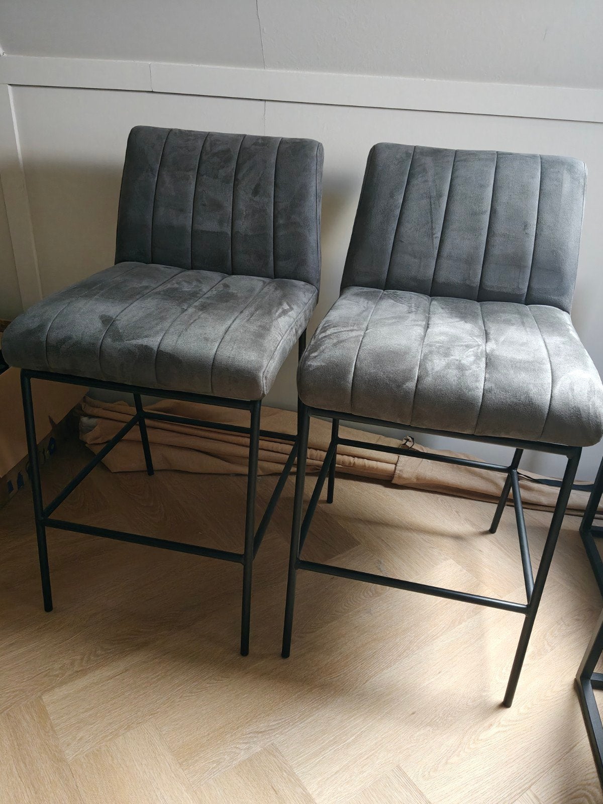 2 mooie barstoelen voor kookeiland - grijs, 2 krukken, Ophalen, Zo goed als nieuw, 60 tot 90 cm