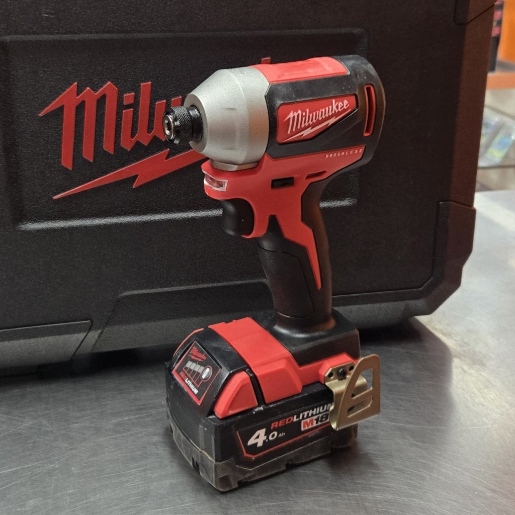 Milwaukee M18 BLCPP2A-402C combopack 18V 2x 4,0Ah Li-ion, Milwaukee, Zo goed als nieuw, Support@milwaukee.com, Milwaukee Electric Tool Corporation, 13135 W. 
Lisbon Road, Brookfield, WI 53005
USA