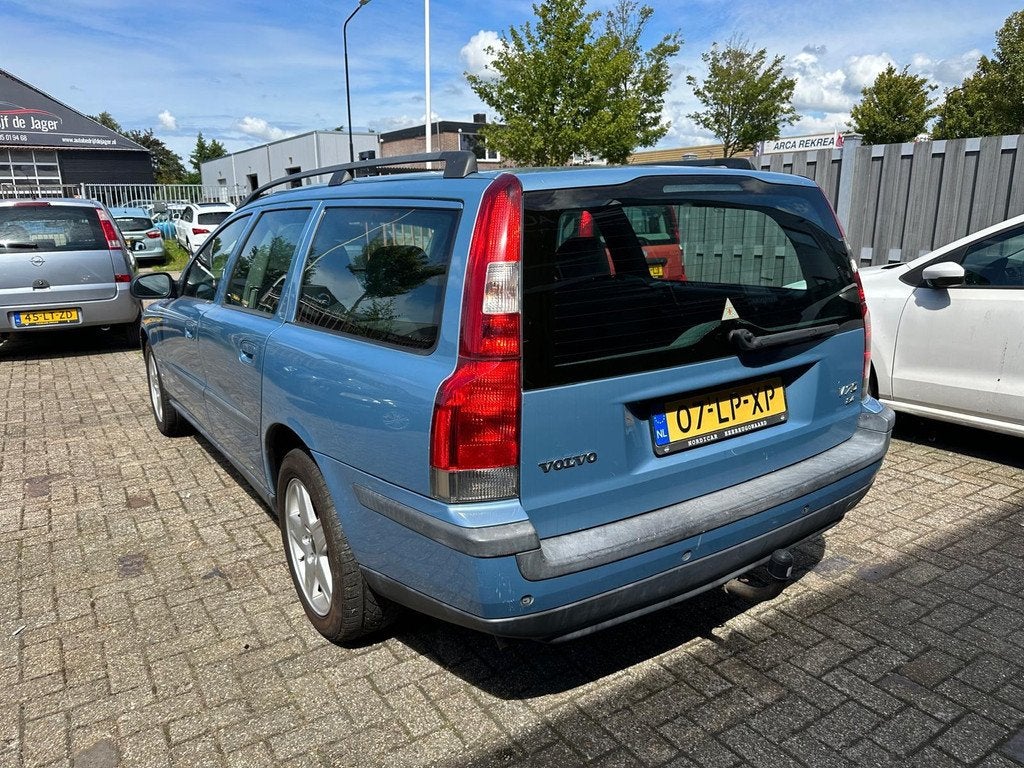 Volvo V70 2.4 Comfort Line, Auto's, Volvo, Blauw, 170 pk, Euro 4, 84 €/maand