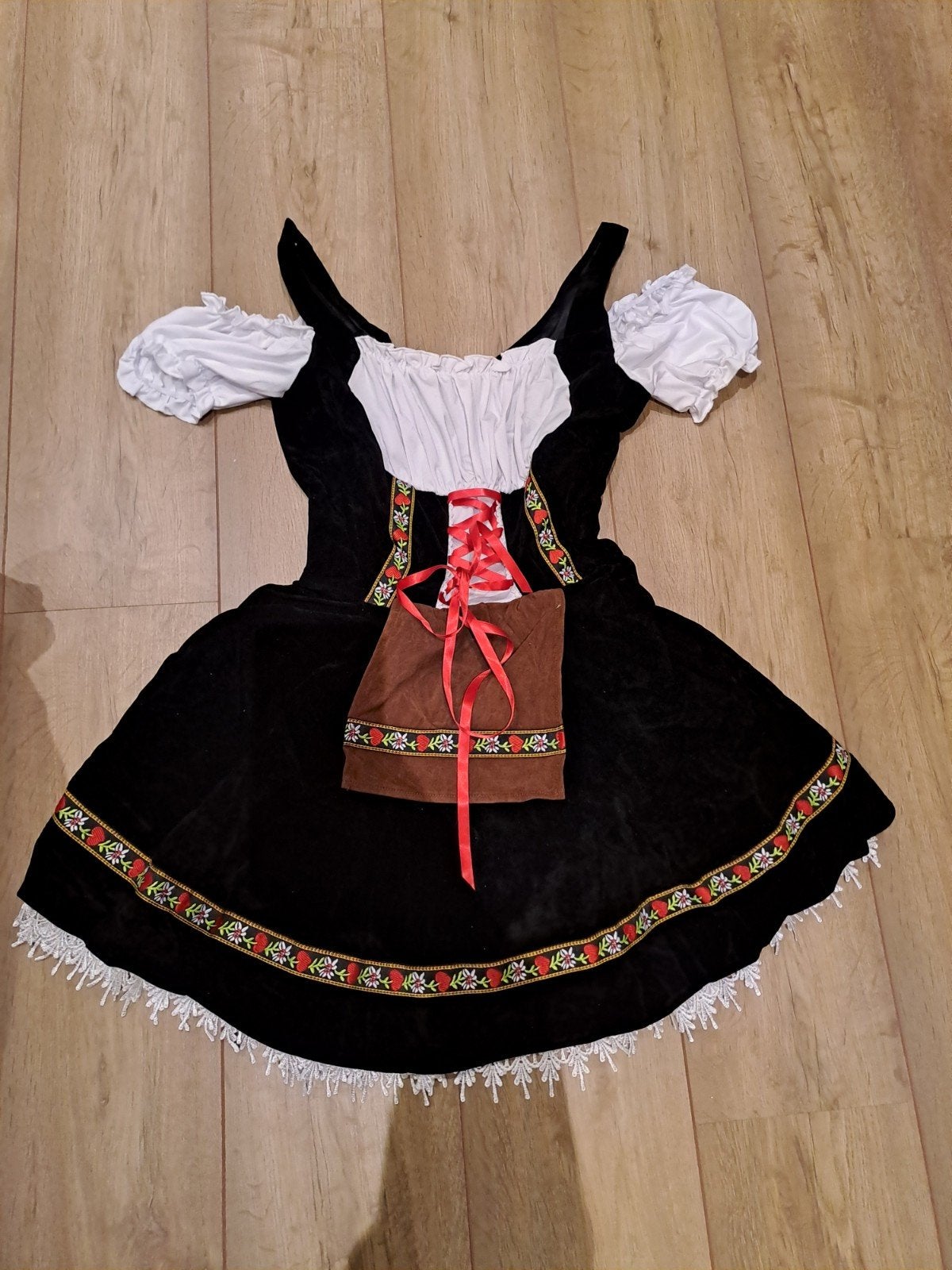 Dirndl maat S. Nieuw!, Ophalen of Verzenden, Nieuw, Overige thema's
