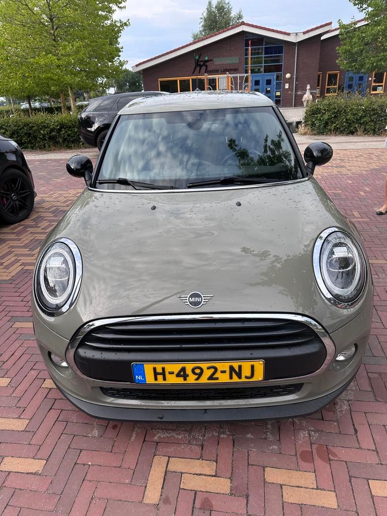 Mini 5-deurs (f55) 1.5 102pk Aut 2020 Grijs, Auto's, Mini, 15 km/l, 1200 kg, Particulier, 3 cilinders