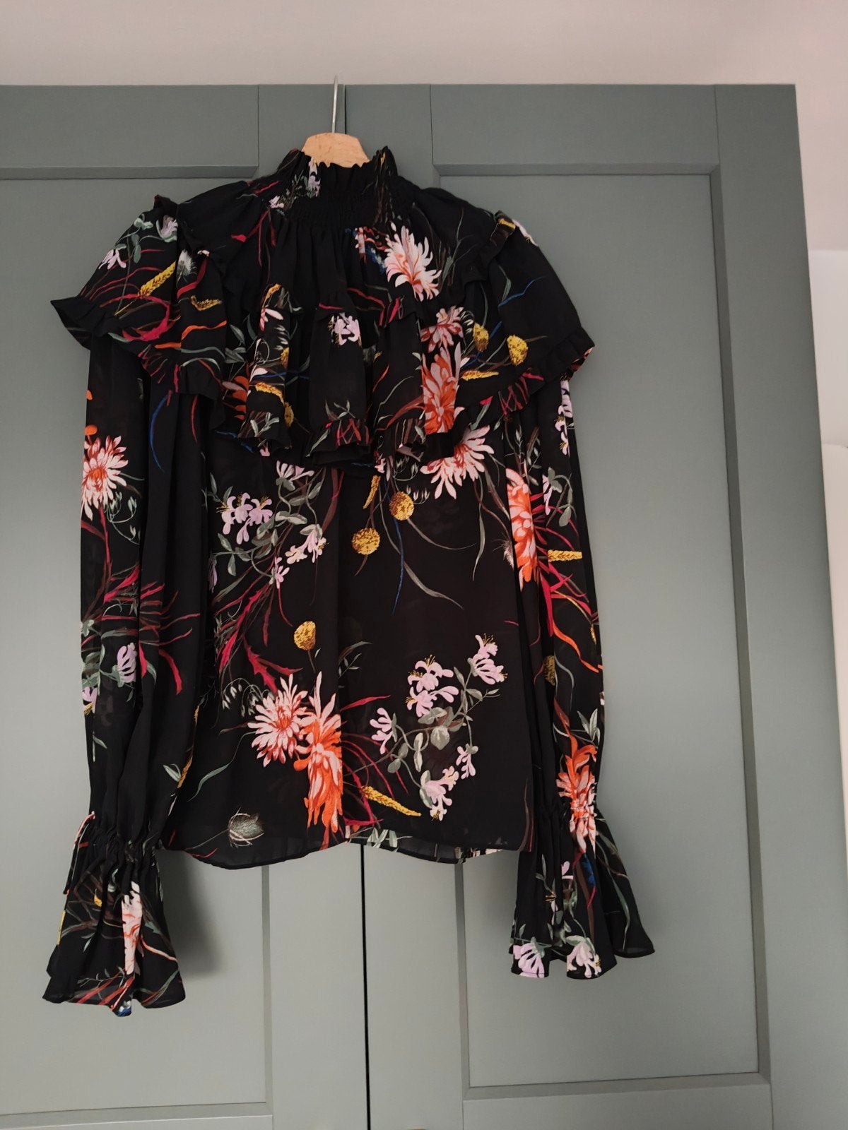 H&M Blouse met opvallende mouwen en kraag - Maat M, Kleding | Dames, Blouses en Tunieken, Maat 38/40 (M), H&M, Meerkleurig, Ophalen of Verzenden