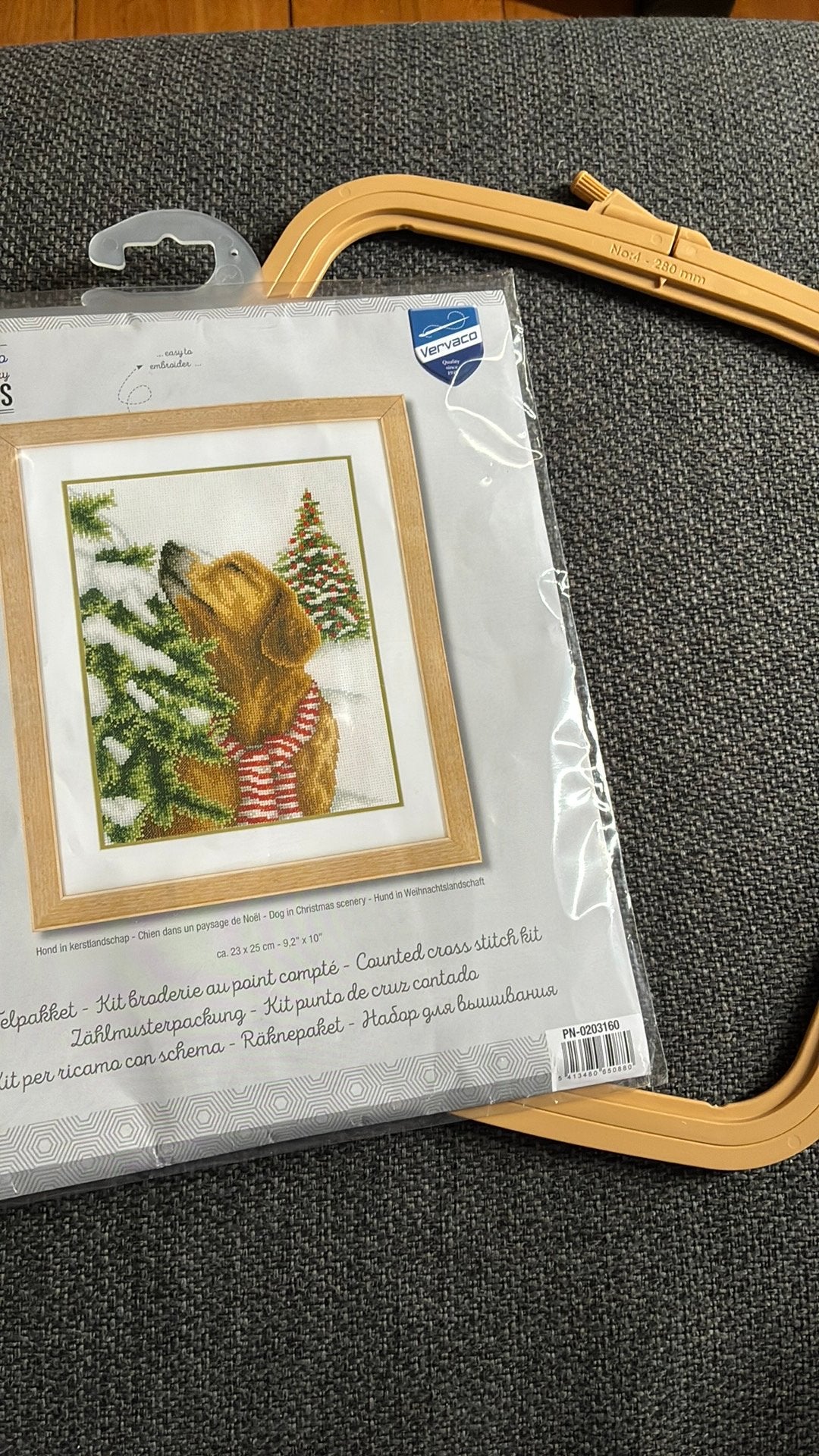 Vervaco Borduurpakket hond in kerstlandschap met Nurge raam, Ophalen of Verzenden, Zo goed als nieuw, Borduurpakket