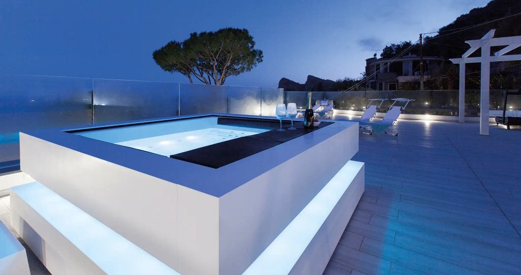 showroom model Aqua via spa Cube 6 maanden garantie., Ophalen of Verzenden, Zo goed als nieuw, Vast, Inbouw
