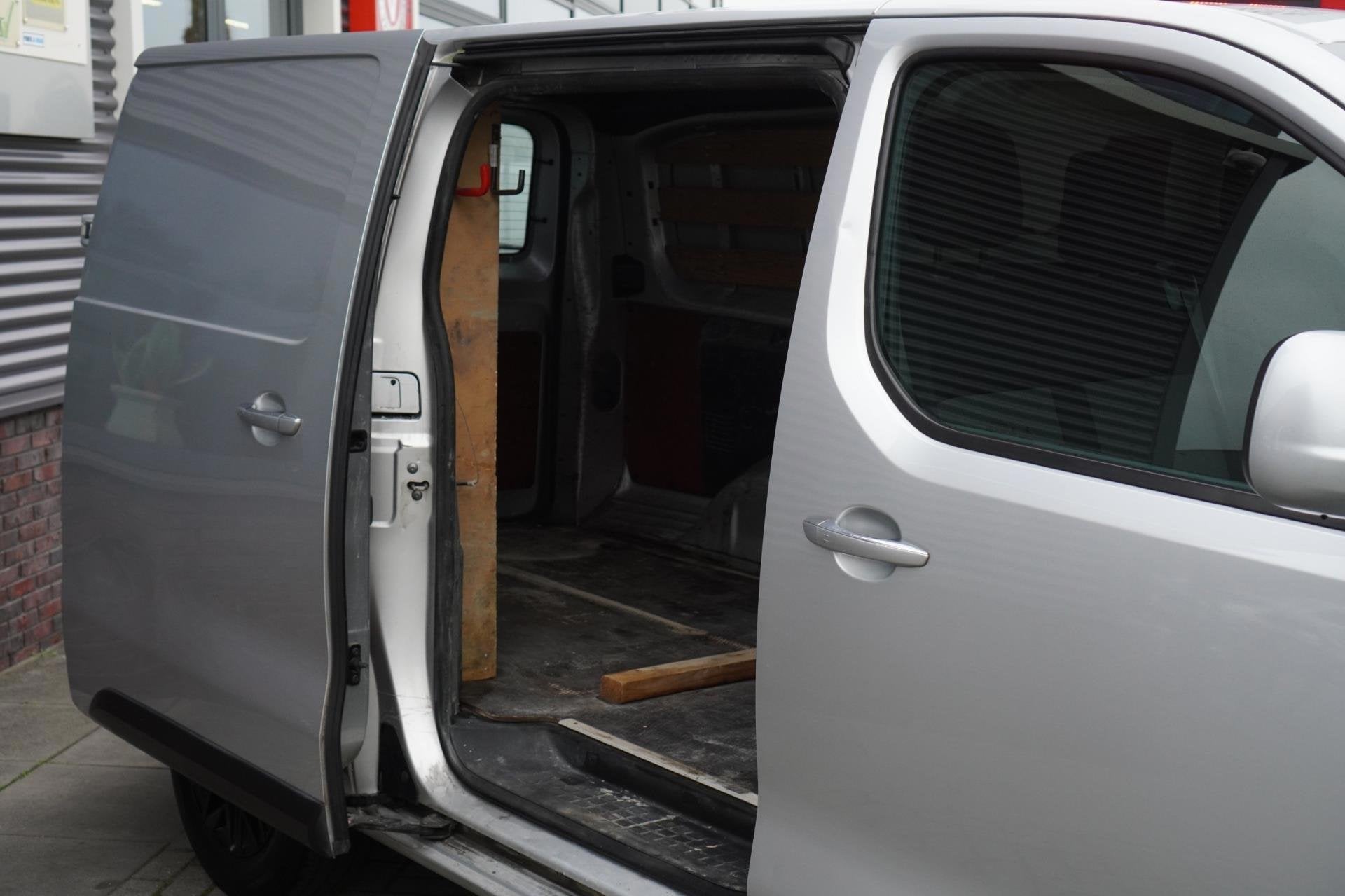 Peugeot Expert L2 231L 2.0 BlueHDI 120 Premium; Dubbele schu, Voorwielaandrijving, Stof, Gebruikt, 4 cilinders
