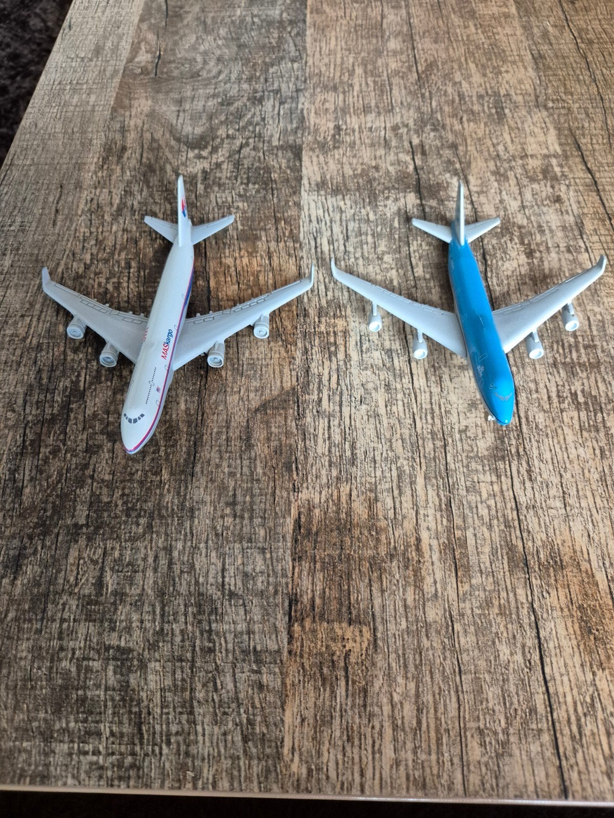 Metalen maskargo en klm vliegtuigmodel, Ophalen of Verzenden, 1:72 tot 1:144, Overige merken