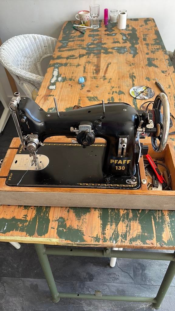 Pfaff 130.    Recht en zigzag stick machine, Antiek en Kunst, Ophalen of Verzenden