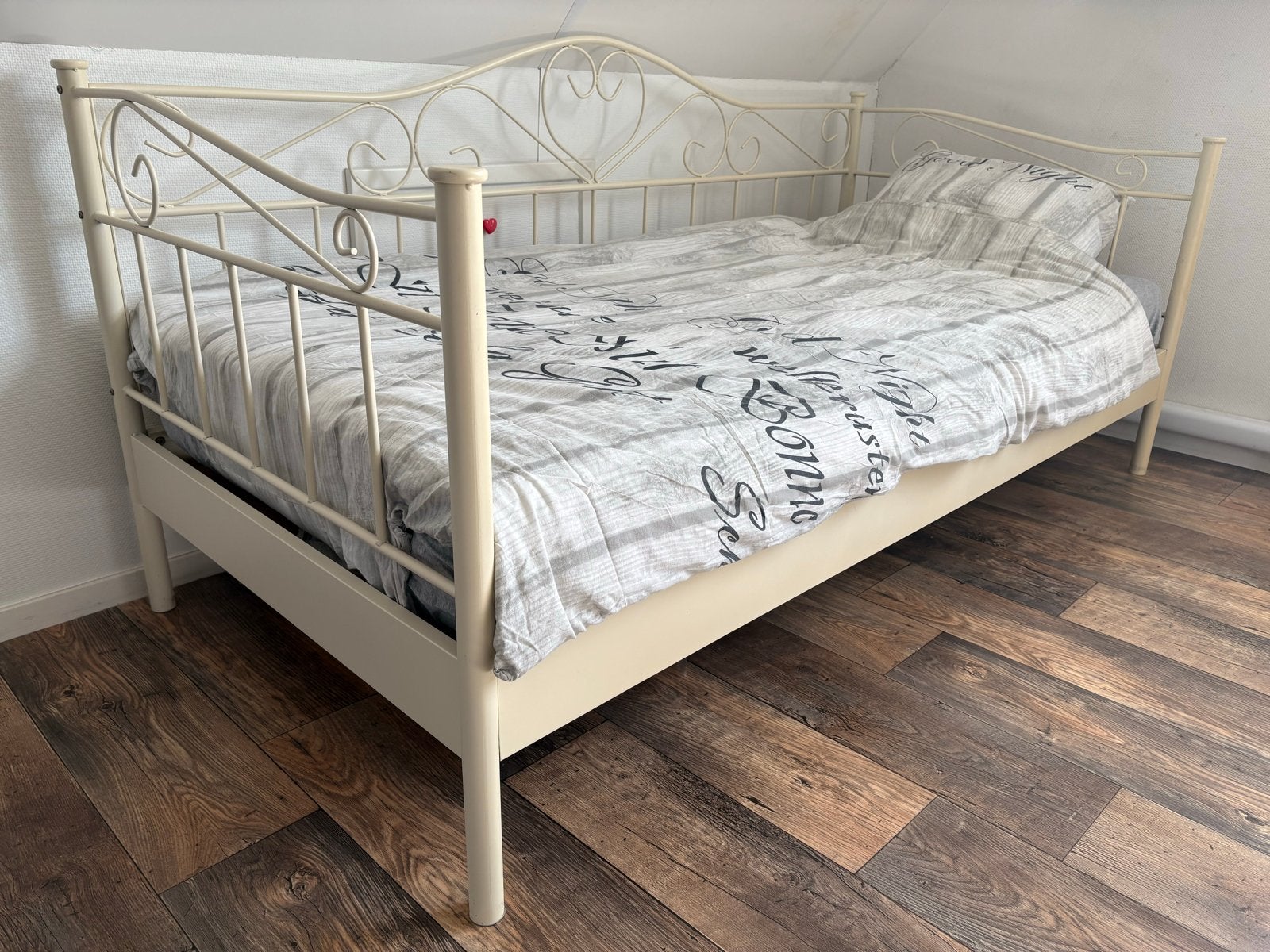 Ikea Hemnes bedbank met zeer goede lattenbodem en matras, Huis en Inrichting, Ophalen, 90 cm, Eenpersoons, Romantisch