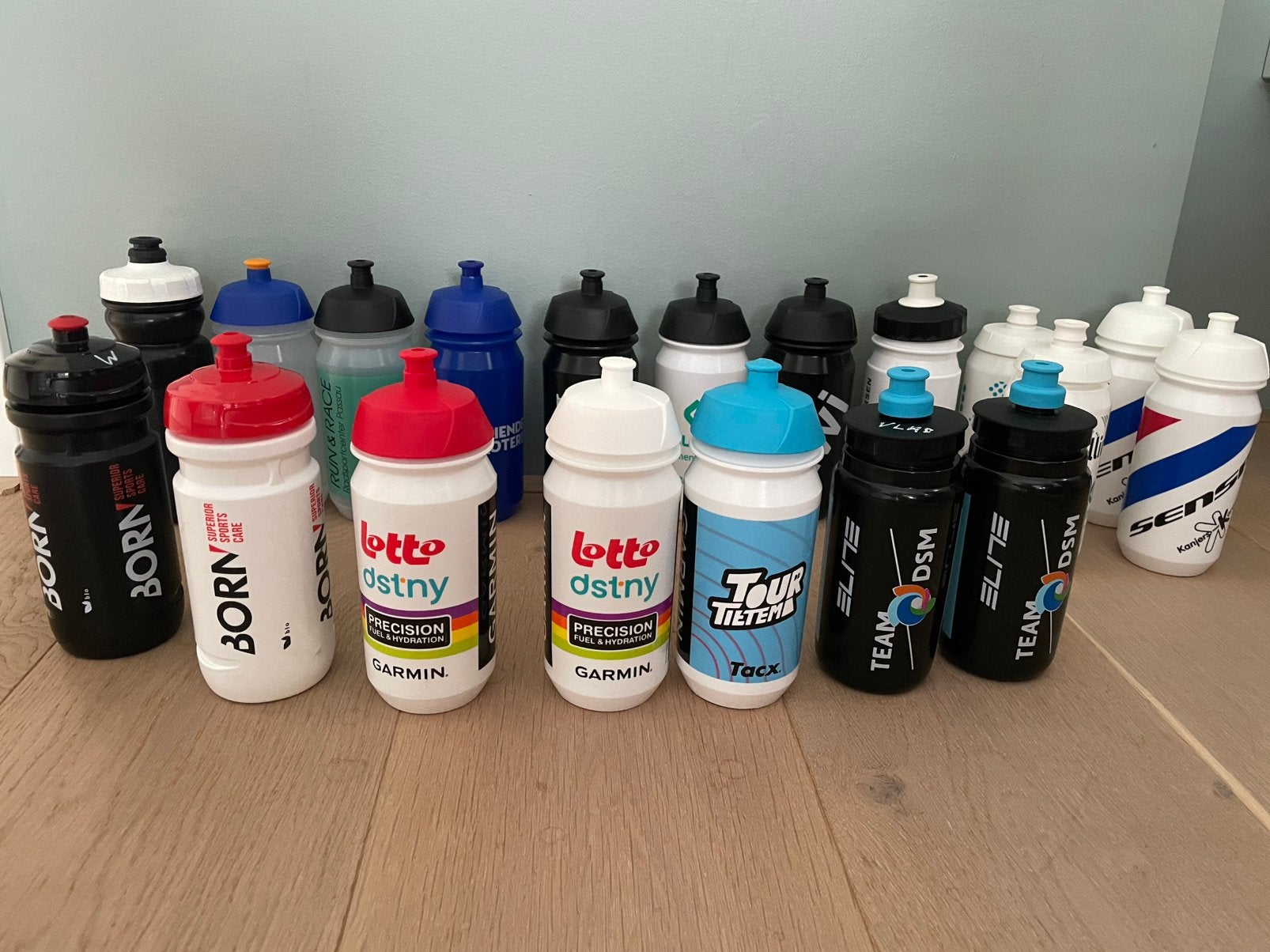 Te koop: 15 bidons wielerploegen Lotto Rockets Tietema DSM, Ophalen of Verzenden, Gebruikt