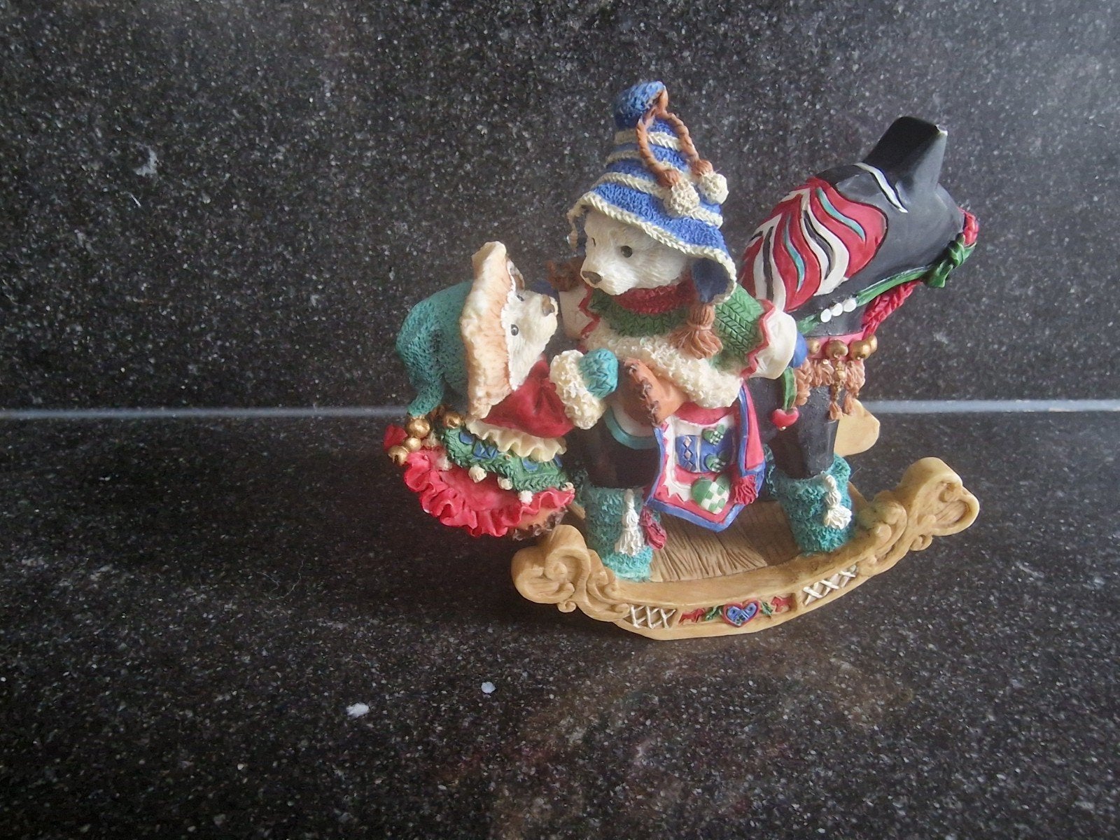 Enesco Polar Kins "A Friend On Steed" Beer op Paard 1995, Verzamelen, Ophalen of Verzenden, Zo goed als nieuw, Dier