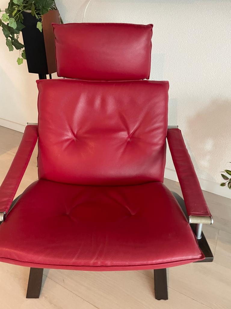 Fauteuil laxy rood frame wenge leder roche bobois, Ophalen, Zo goed als nieuw, 75 tot 100 cm, 50 tot 75 cm