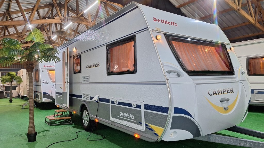 Dethleffs Camper 500 TK Voortent 300XL/Stapelbed, Arist-Dethleffs-Straße 12, 88316 Isny im Allgäu, Duitsland, Standaardzit, Vast bed